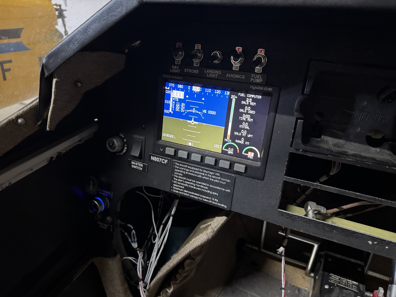 N807CF Dynon avionics