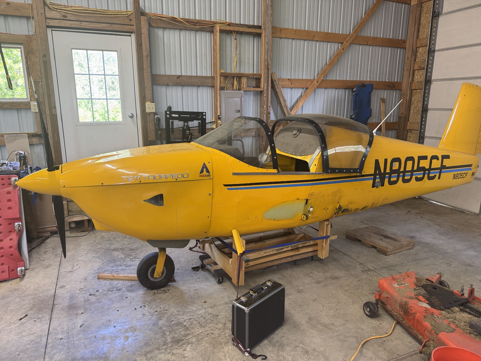 N805CF side view